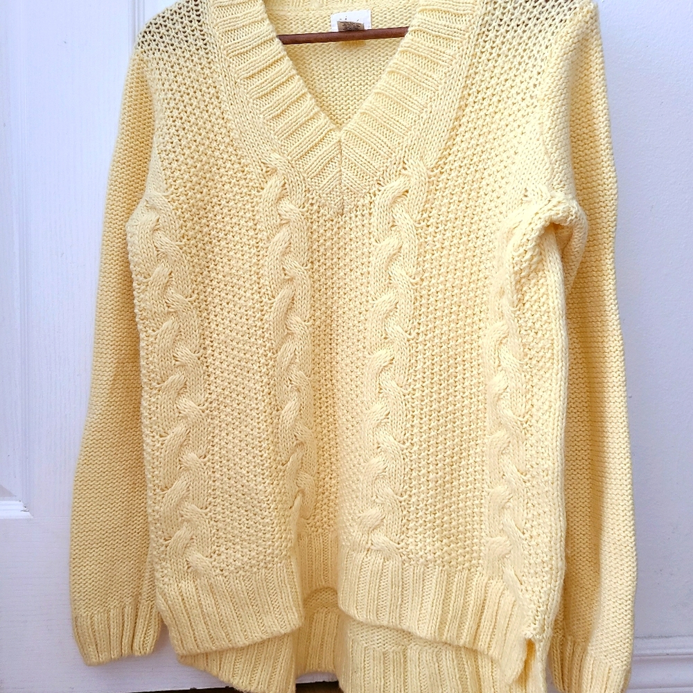 ANDREA JOVINE V-neckline Yellow Sweater